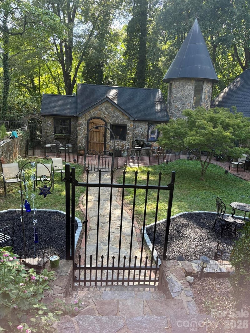 341 N Oak Street, Statesville, NC - 3 beds, 3 baths, 2,742 sqft - $400,000