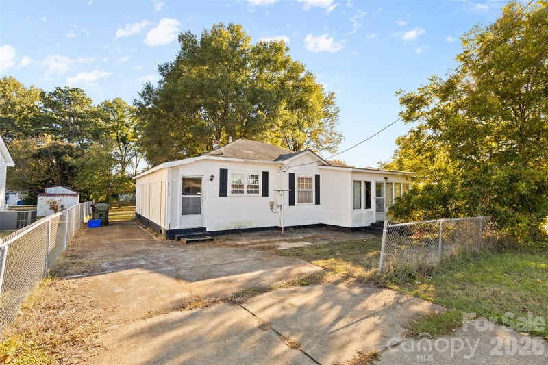 811 Cherry Road S, Rock Hill, SC - 2 beds, 1 bath, 1,168 sqft - $160,000