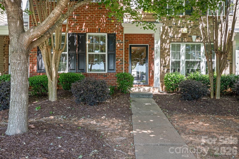 18478 W Catawba Avenue, Cornelius, NC - 3 beds, 2.5 baths, 2,085 sqft - $389,000