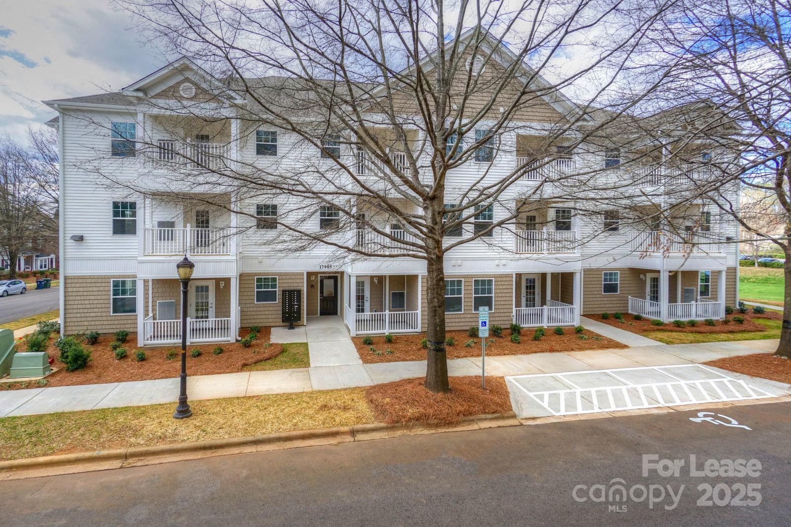 17905 Delmas Drive Apt 301, Cornelius, NC. property listing photo