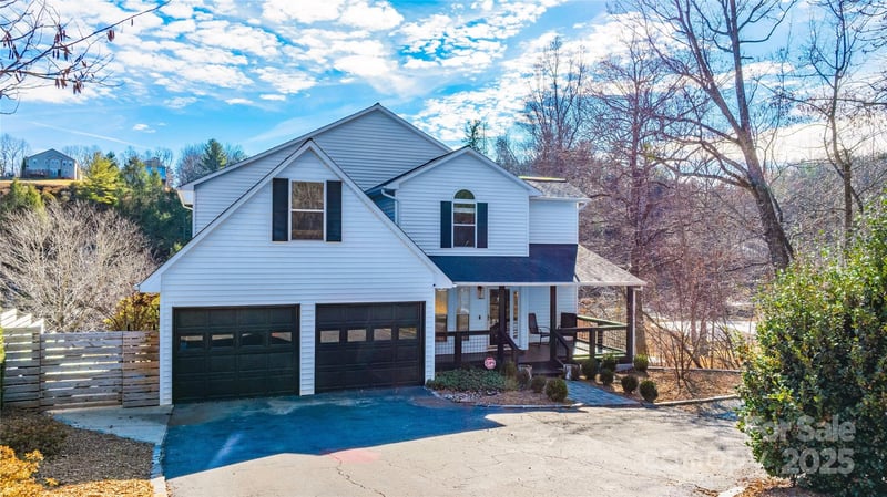 968 Plantation Drive, Marion, NC - 3 beds, 3.5 baths, 2,122 sqft - $1,025,000