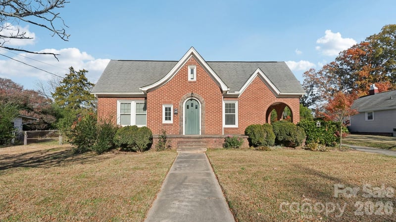 552 Hyde Park Drive NE, Concord, NC - 3 beds, 2 baths, 2,277 sqft - $375,000