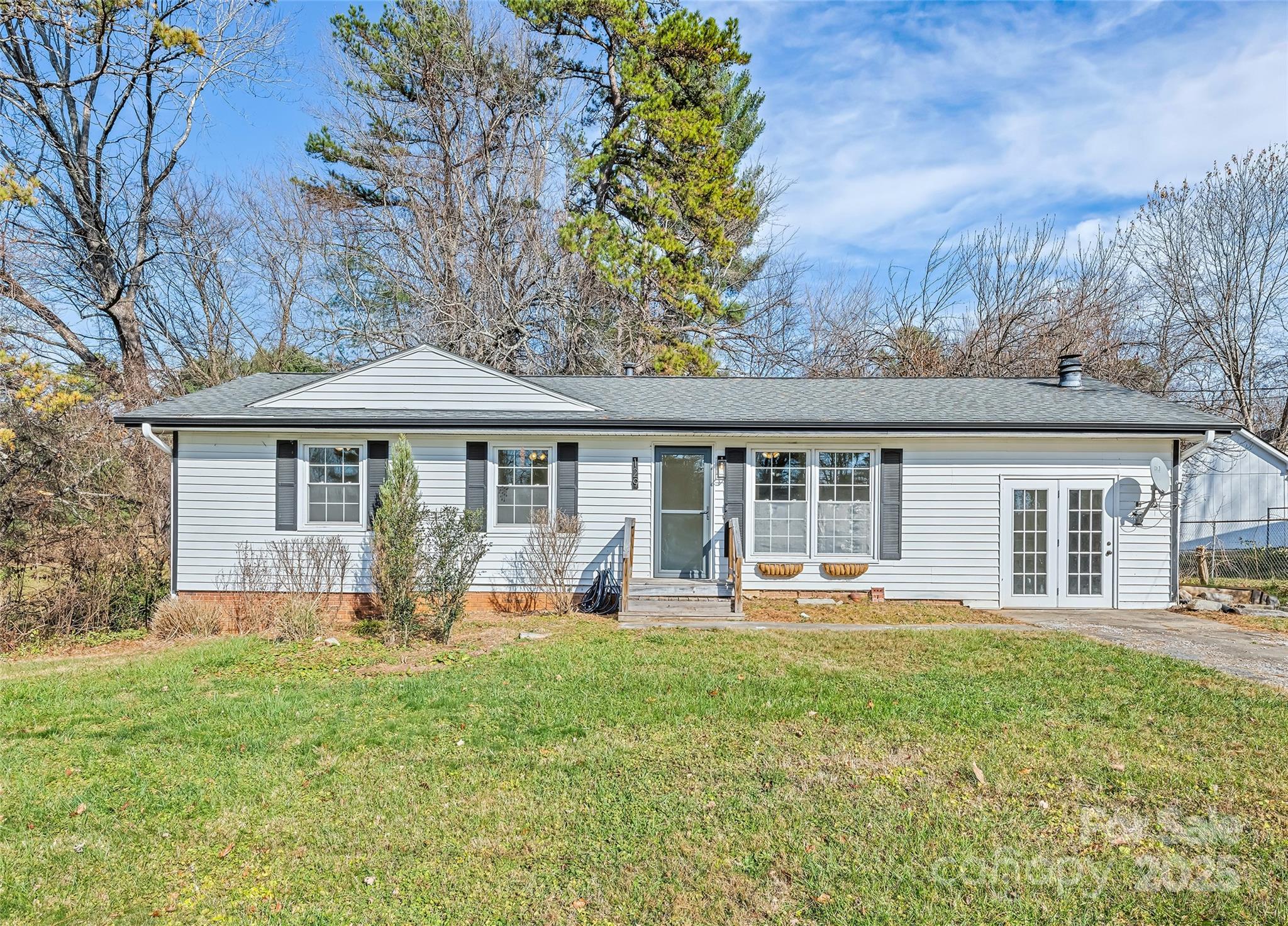 129 Willowbrook Road, Hendersonville, NC. property listing photo
