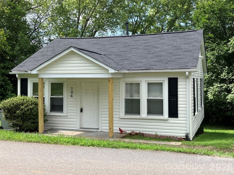 104 Countryside Drive SE, Lenoir, NC - 2 beds, 1 bath, 724 sqft - $179,000