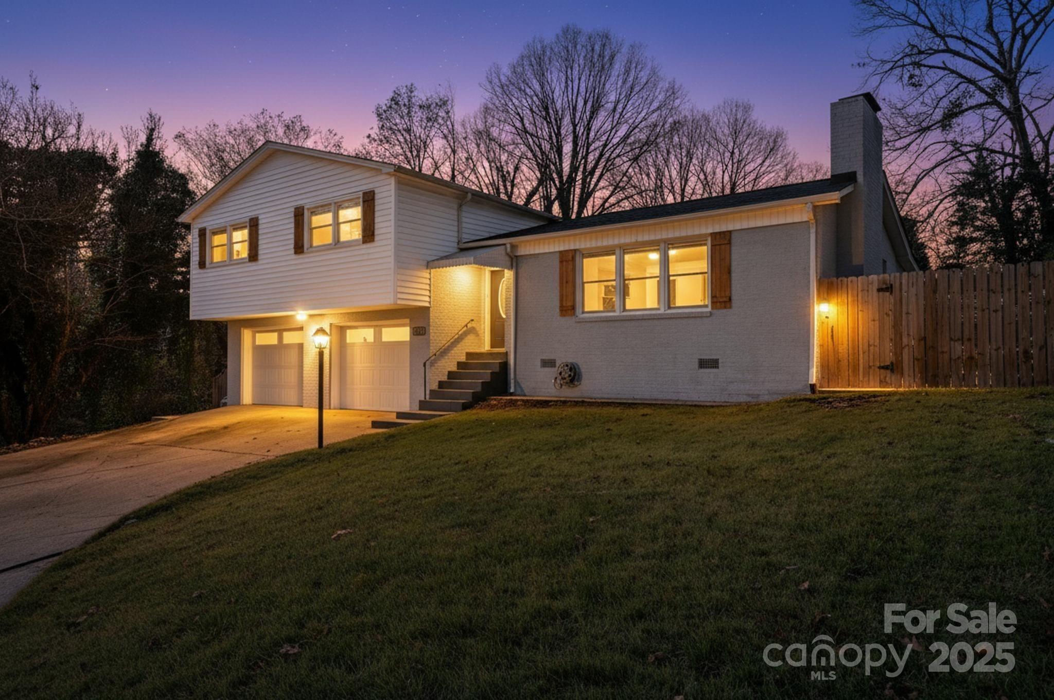1905 10th Street Place NW, Hickory, NC. property listing photo