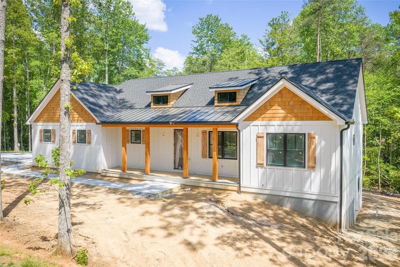 20 Nature Walk Lane, Hendersonville, NC - 3 beds, 3.5 baths, 2,290 sqft - $1,185,000