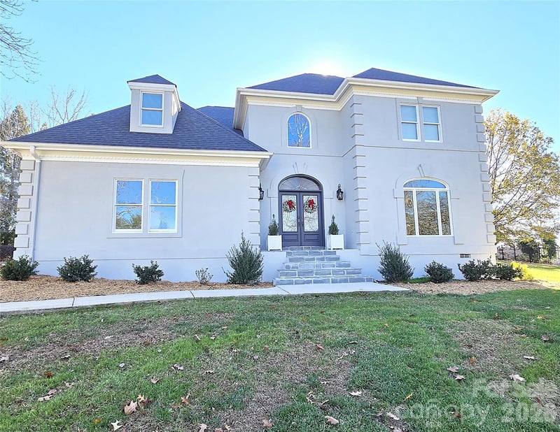 40 Shipwatch Drive, Hickory, NC - 3 beds, 3.5 baths, 3,033 sqft - $674,000