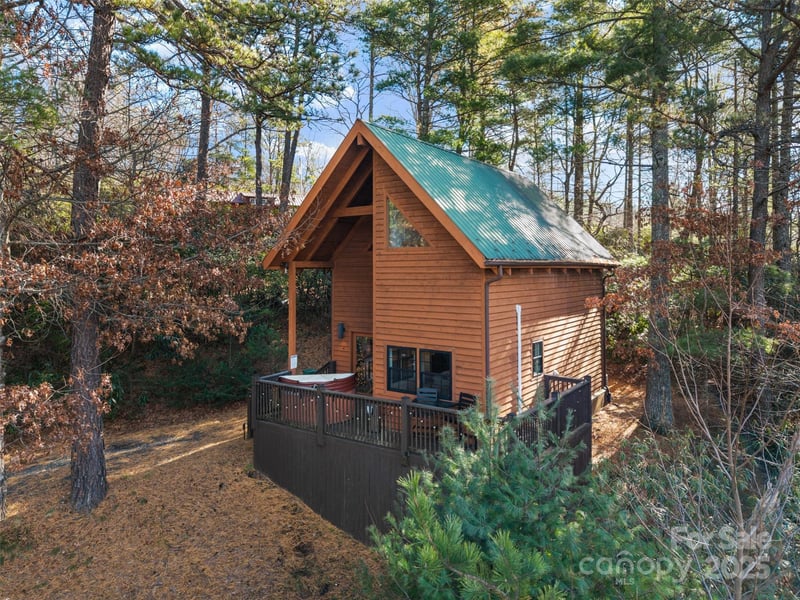 68 Bear Den Mountain View Drive, Spruce Pine, NC - 2 beds, 2 baths, 760 sqft - $390,000