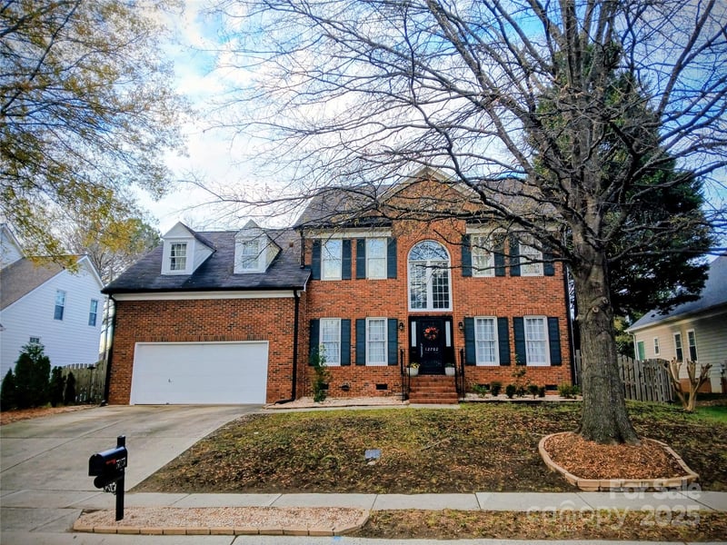 12702 Landing Green, Charlotte, NC - 5 beds, 3 baths, 2,635 sqft - $679,000
