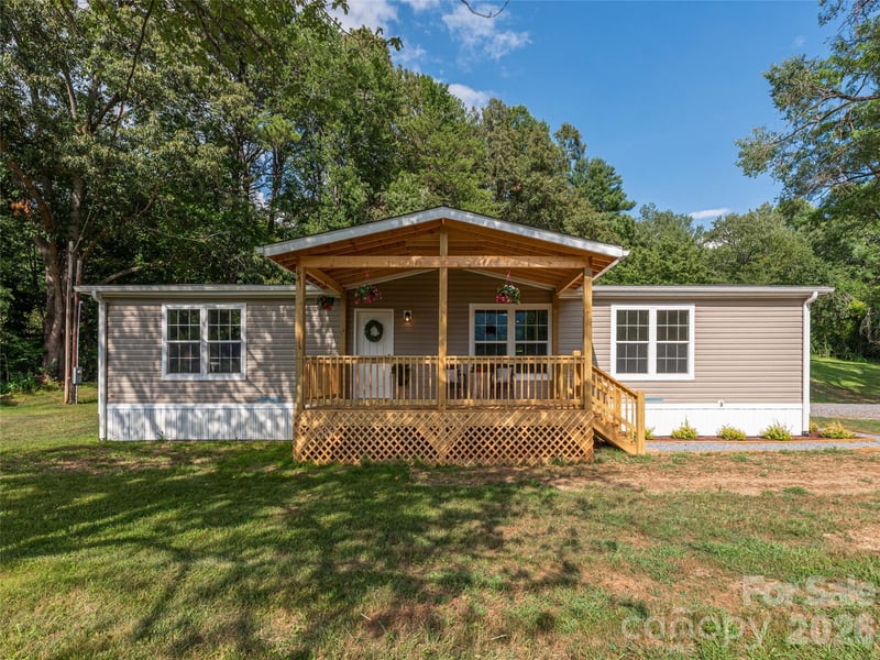 15 Joe Davis Road, Sylva, NC - 3 beds, 2 baths, 1,618 sqft - $350,000