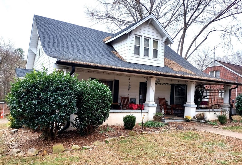 623 4th Avenue SW, Hickory, NC - 5 beds, 3 baths, 2,680 sqft - $259,000