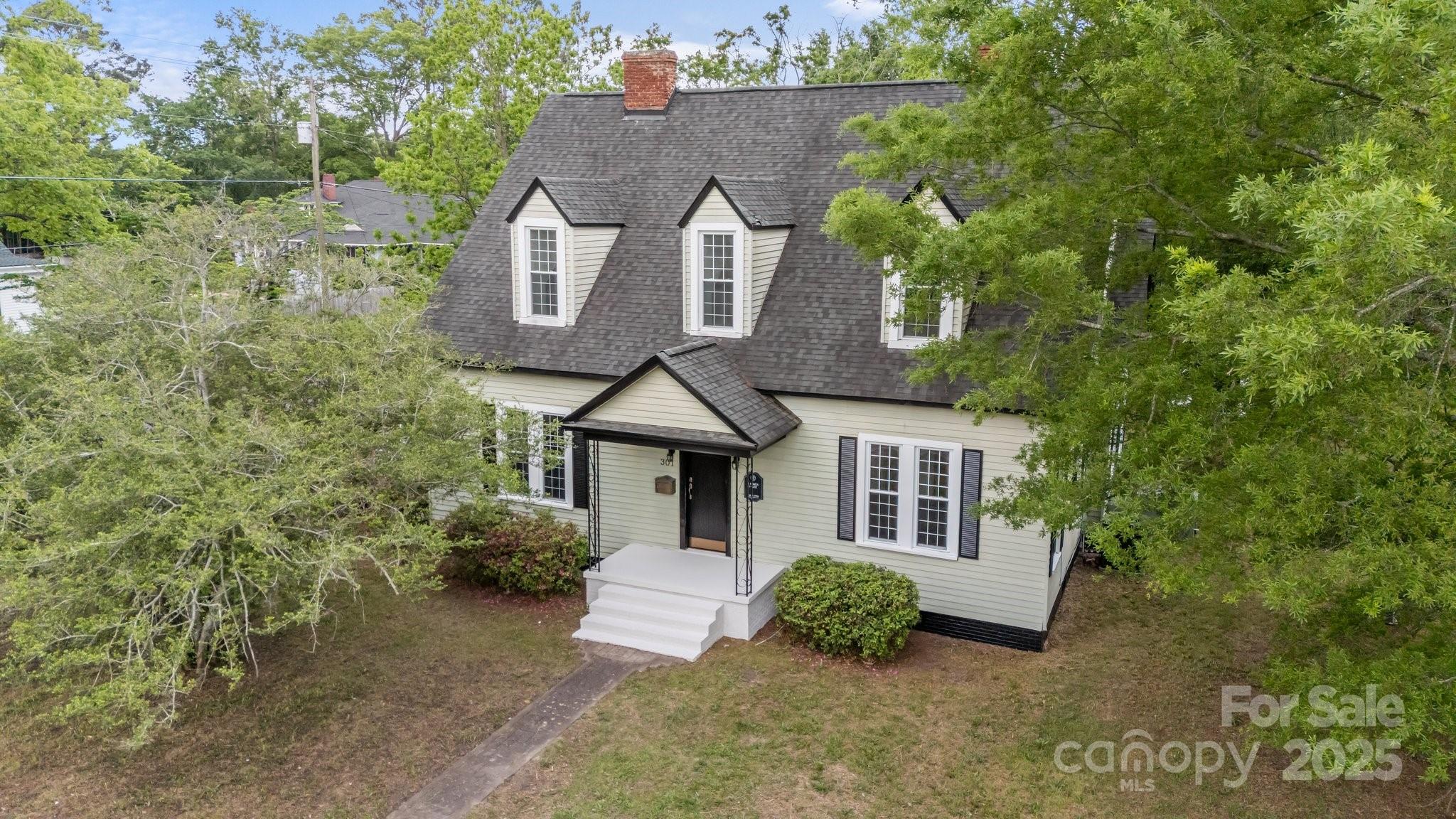 301 W Central Street, Maxton, NC. property listing photo