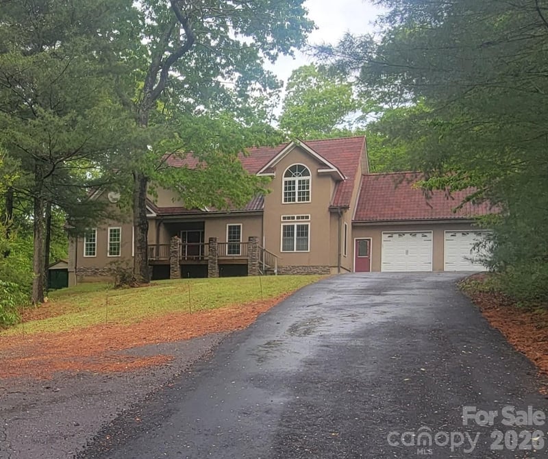 31 Reeds Creek Road, Fairview, NC - 4 beds, 2.5 baths, 2,562 sqft - $669,900