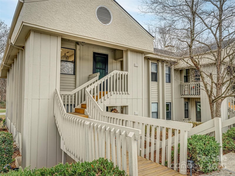 102 Abbey Circle, Asheville, NC - 2 beds, 2 baths, 1,124 sqft - $239,900