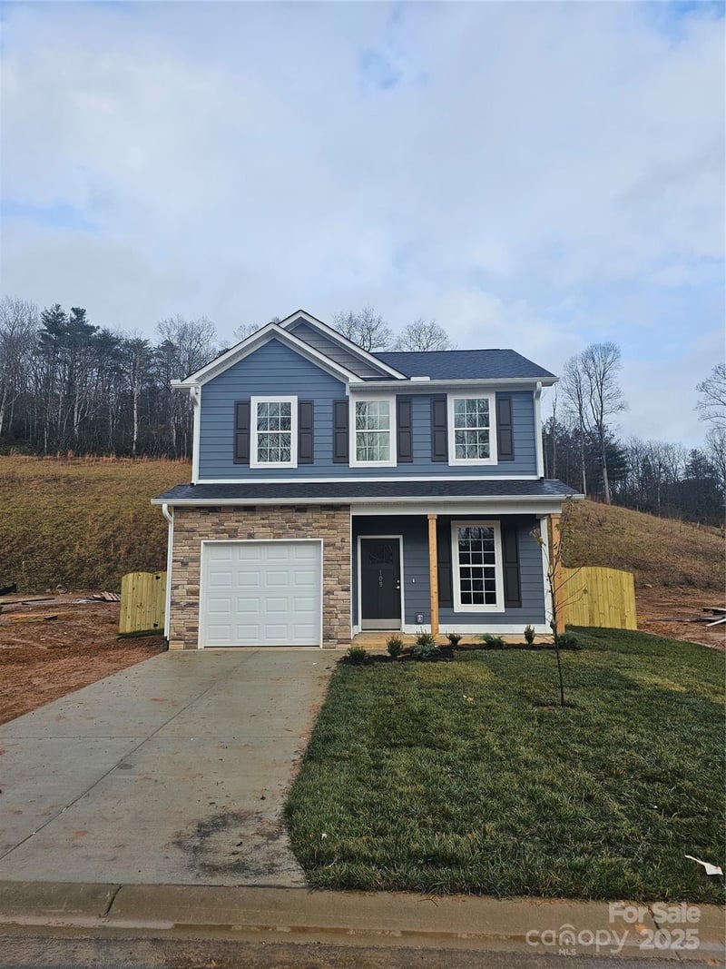 109 Crew Lane, Black Mountain, NC - 3 beds, 2.5 baths, 1,330 sqft - $349,900