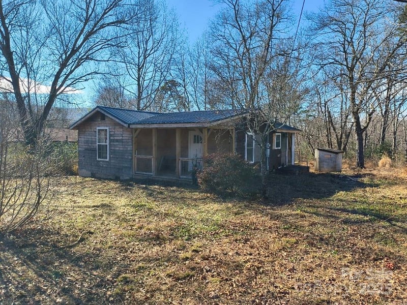 28 Pearl Street, Black Mountain, NC - 2 beds, 1 bath, 952 sqft - $575,000