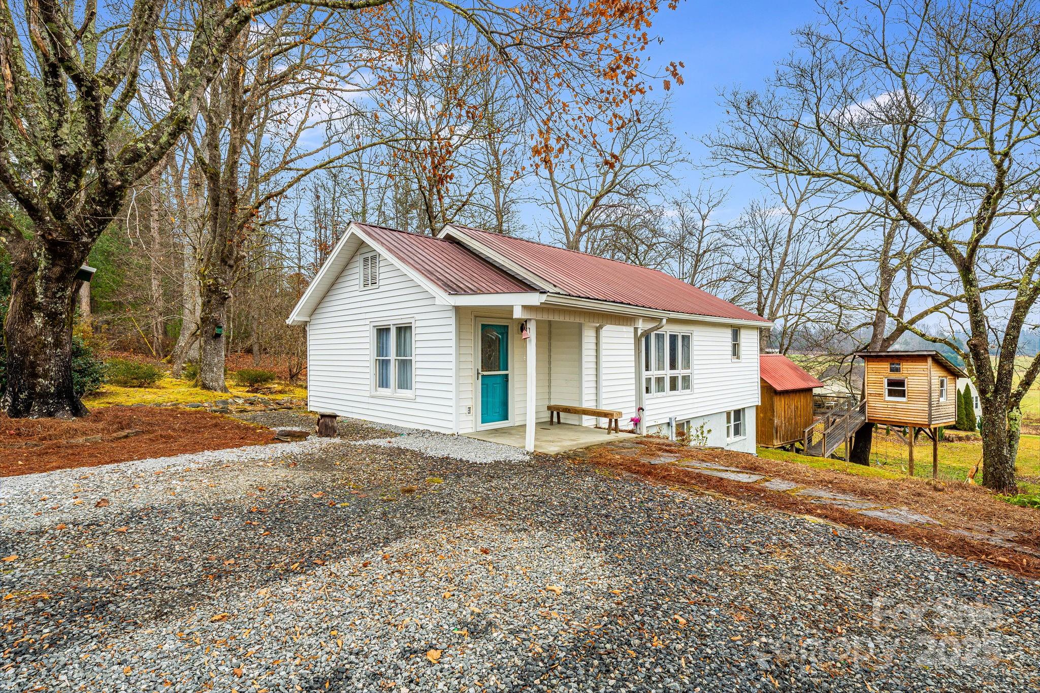 195 Whitmire Road, Brevard, NC. property listing photo