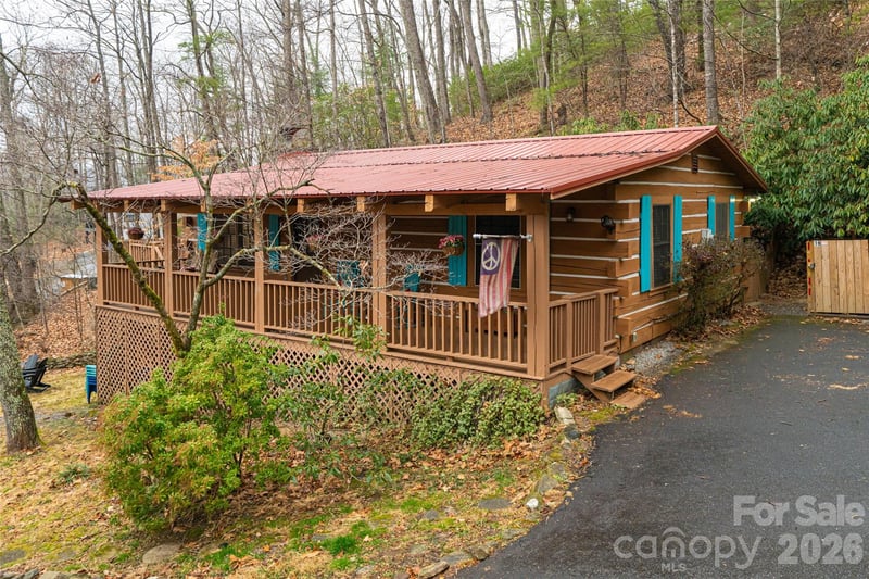 16 Rocky Glen Trail, Black Mountain, NC - 2 beds, 1.5 baths, 872 sqft - $349,900