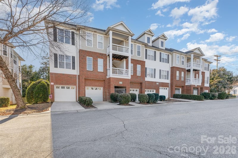 6730 Mallard Park Drive, Charlotte, NC - 2 beds, 2 baths, 1,084 sqft - $190,000
