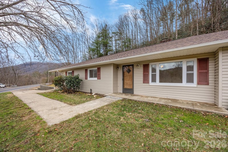82 Greasy Cove Road, Leicester, NC - 3 beds, 2 baths, 1,498 sqft - $340,000