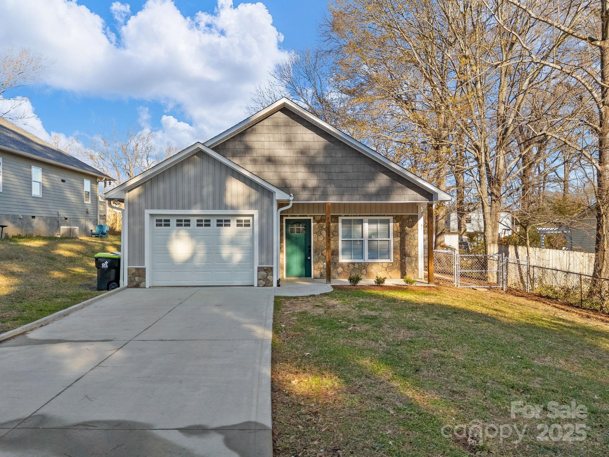 409 S Lyles Avenue, Landrum, SC. property listing photo