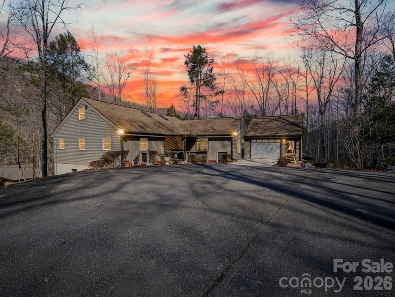 111 Buckeye Road, Lake Lure, NC - 3 beds, 3.5 baths, 3,060 sqft - $575,000