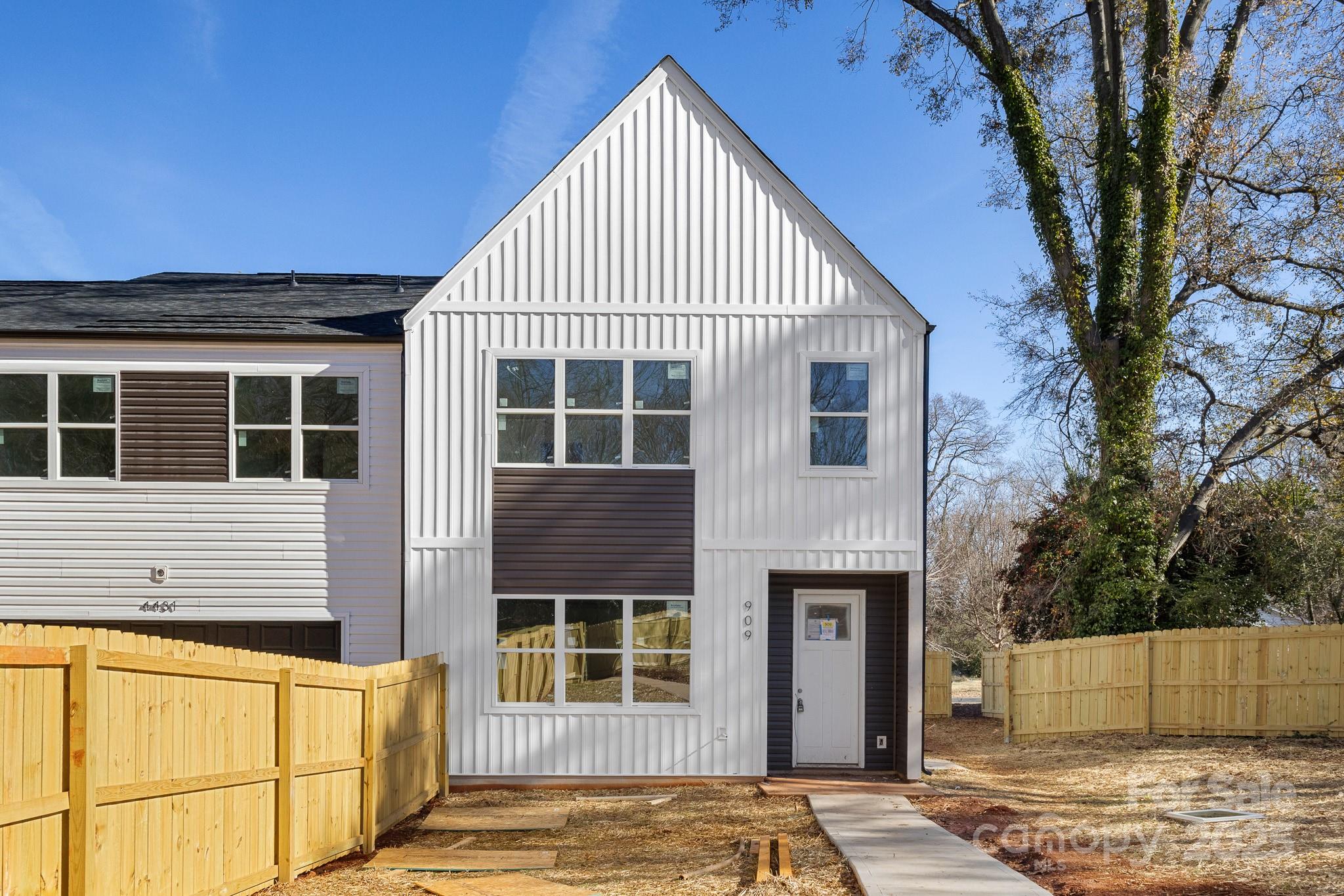 909 S Hoskins Road, Charlotte, NC. property listing photo