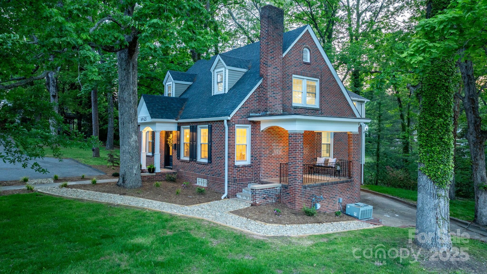 625 4th Street, Hickory, NC. property listing photo