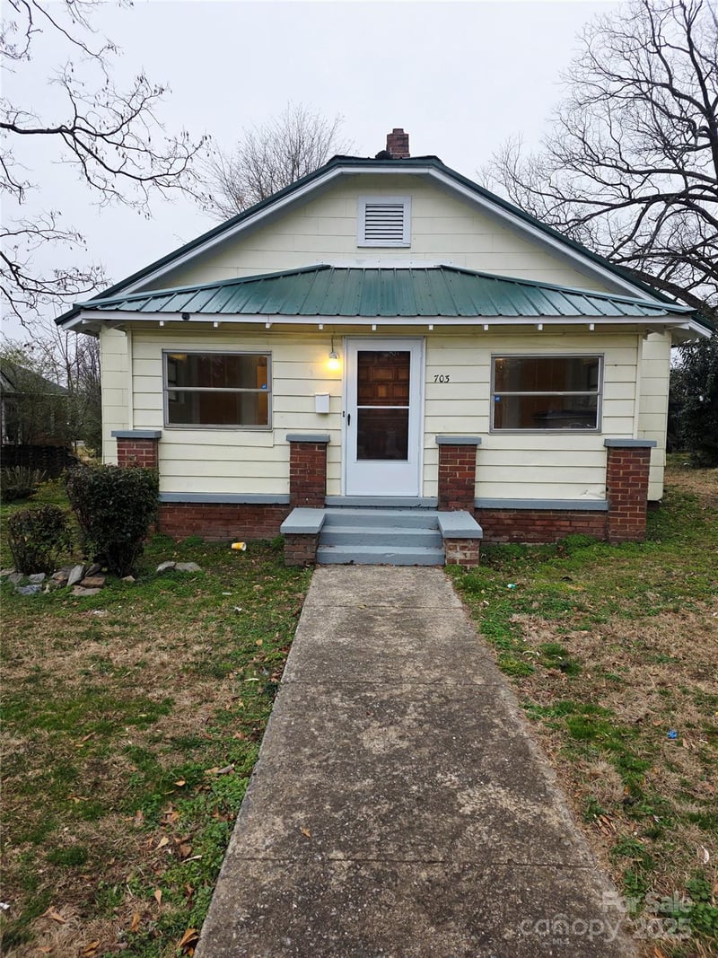 703 Buffalo Street, Shelby, NC - 3 beds, 2 baths, 1,270 sqft - $137,499