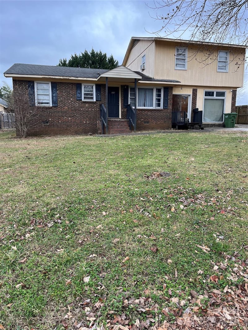 206 E Catawba Drive, Mount Holly, NC - 4 beds, 2 baths, 1,766 sqft - $316,900
