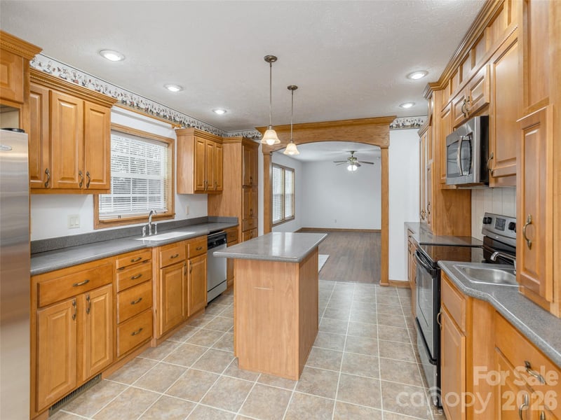 65 Philips Court, Fletcher, NC - 3 beds, 2 baths, 1,680 sqft - $305,000
