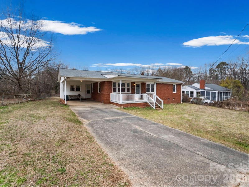 309 Green Street, Lincolnton, NC - 3 beds, 1 bath, 1,362 sqft - $199,000