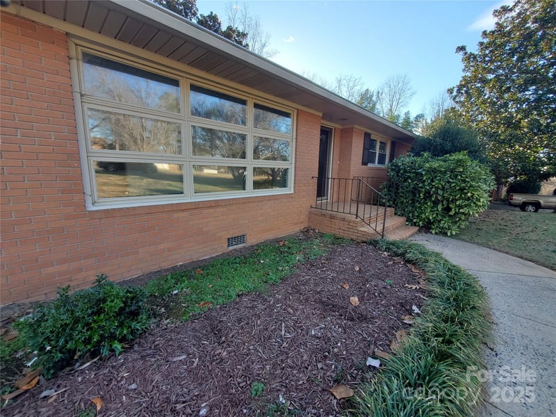 1303 Hunt Street, Shelby, NC - 3 beds, 2 baths, 1,527 sqft - $249,900
