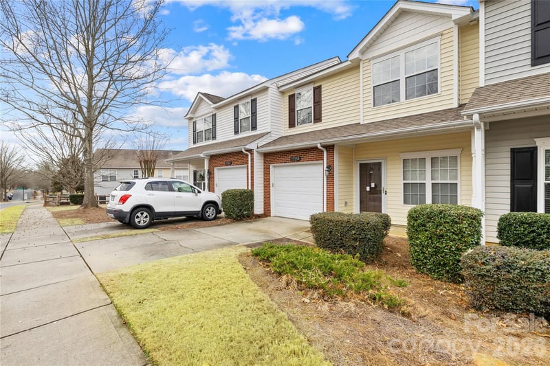 15558 Stronvar House Lane, Charlotte, NC - 2 beds, 2.5 baths, 1,352 sqft - $340,000