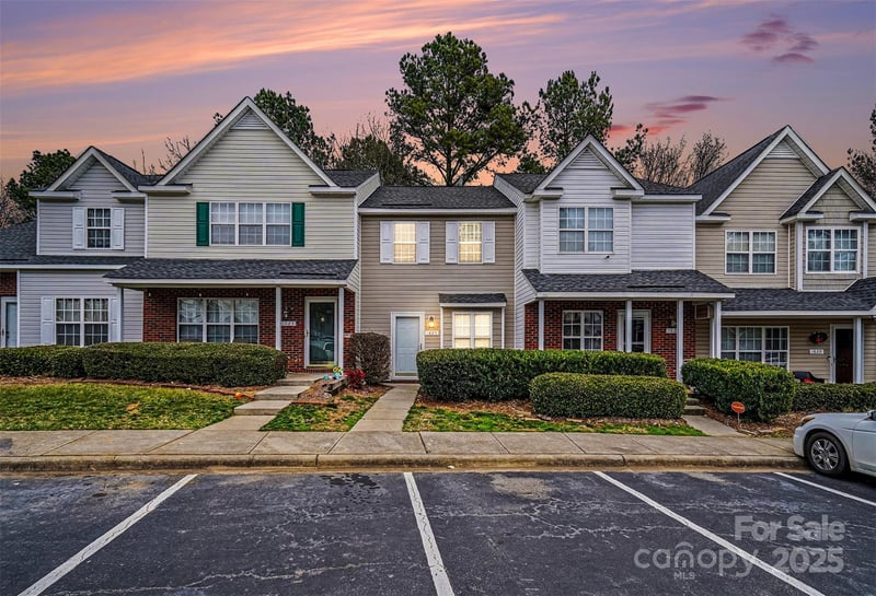 1825 Birch Heights Court, Charlotte, NC - 2 beds, 1.5 baths, 999 sqft - $208,000