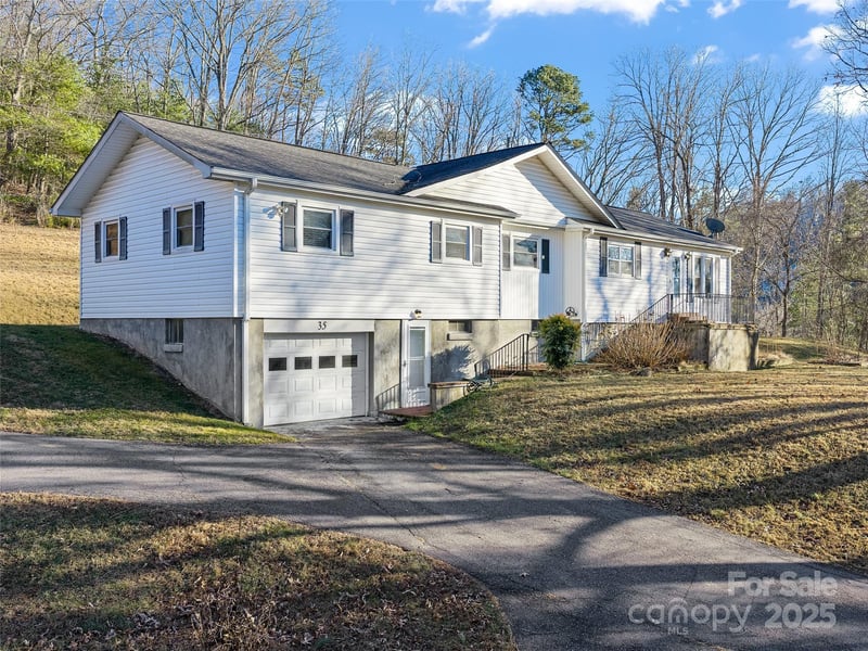 35 Smith Ridge Drive, Asheville, NC - 4 beds, 2.5 baths, 1,607 sqft - $550,000