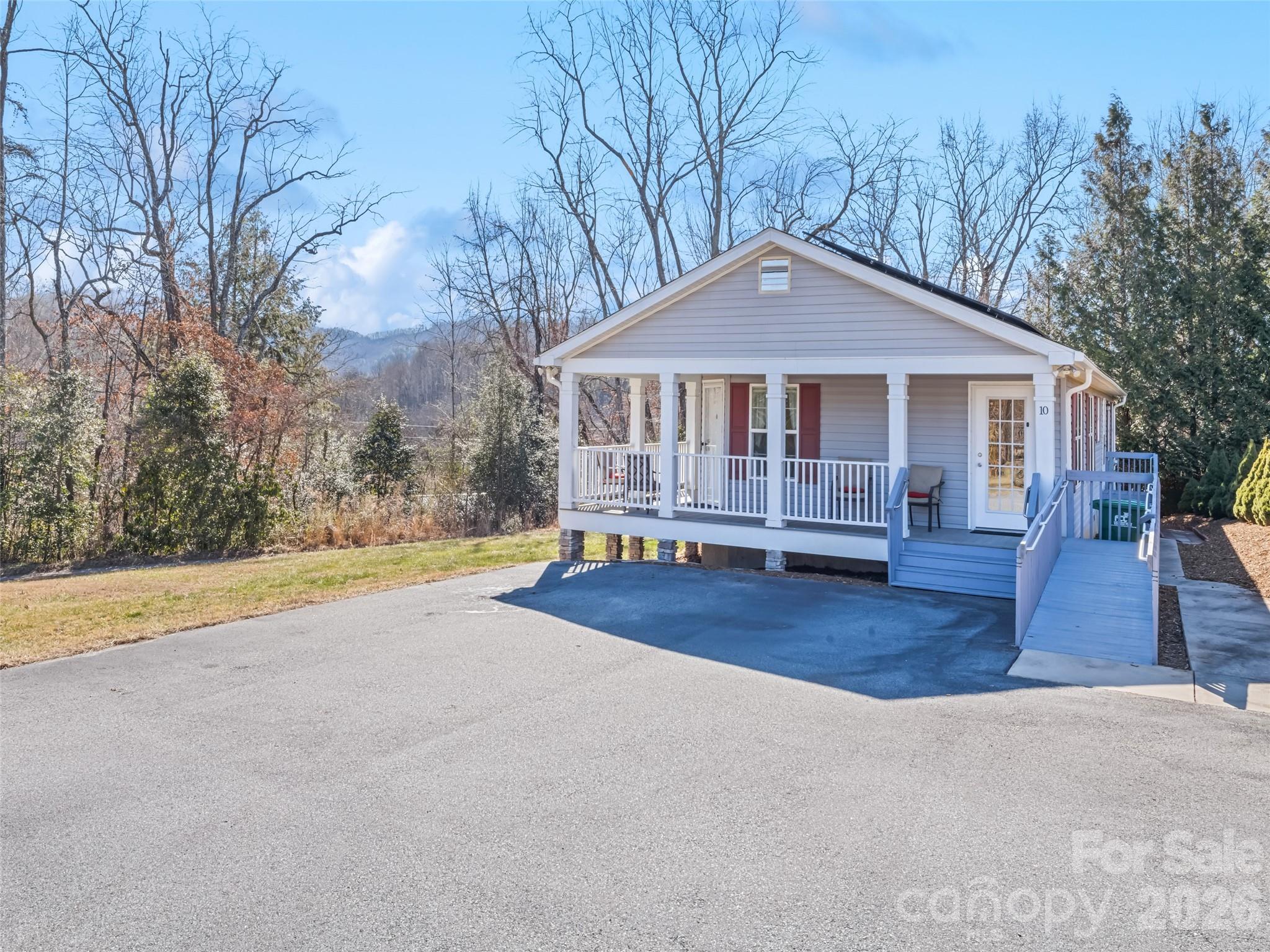 10 Enochs Way, Fletcher, NC — property listing photo
