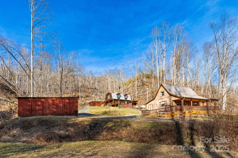 1010 and 1014 Melton Branch Road, Bakersville, NC - 3 beds, 3 baths, 1,738 sqft - $445,000