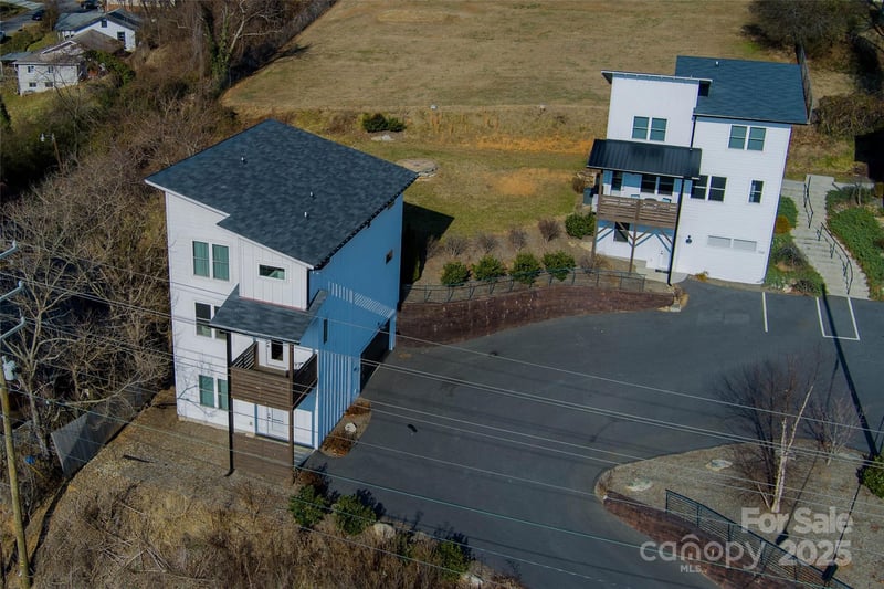 1061 and 1063 Riverside Drive, Asheville, NC - 6 beds, 1 bath, 3,432 sqft - $1,160,000