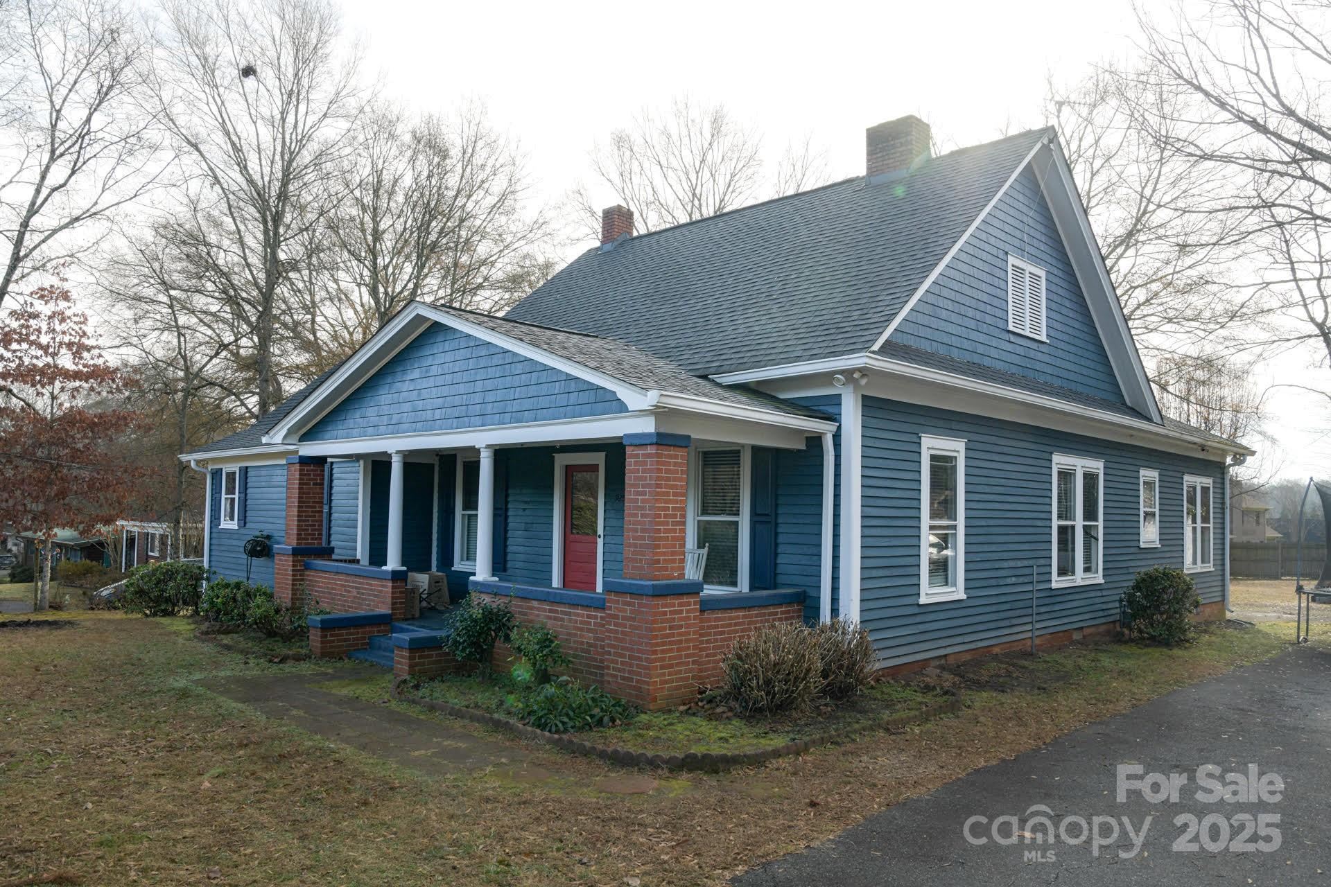 925 12th Avenue NW, Hickory, NC. property listing photo
