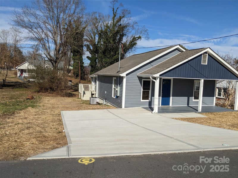 332 Arlington Circle NW, Lenoir, NC - 3 beds, 2 baths, 1,005 sqft - $219,900