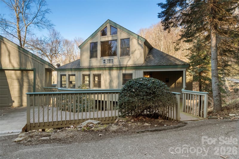 71 Ivy Ridge Road, Burnsville, NC - 5 beds, 4 baths, 2,536 sqft - $1,125,000
