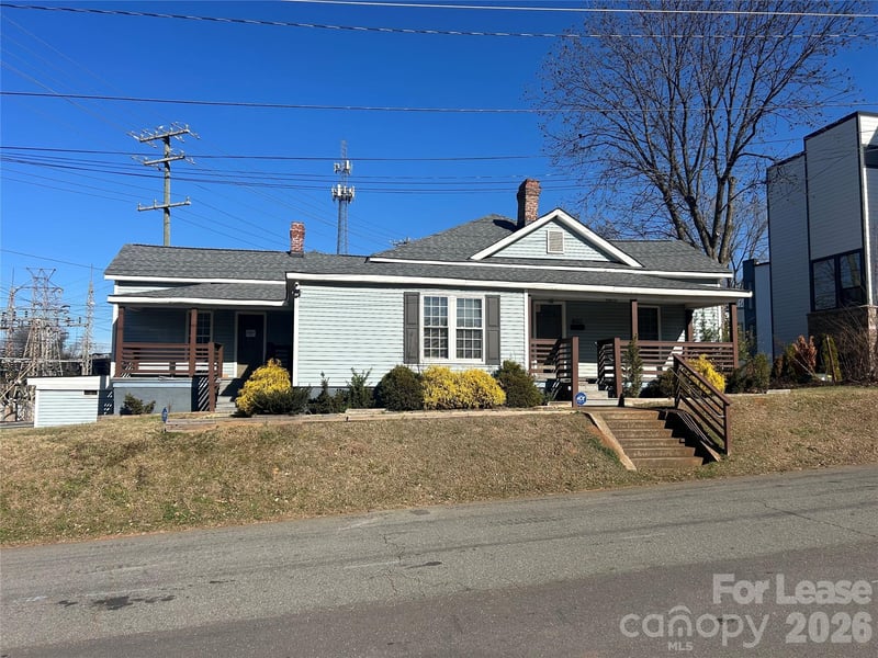 401 Charles Avenue, Charlotte, NC - 4 beds, 1.5 baths, 1,809 sqft - $4,832