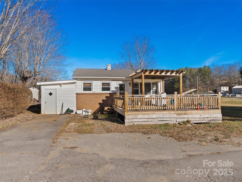36 Lambert Lane, Canton, NC - 2 beds, 1 bath, 892 sqft - $103,000