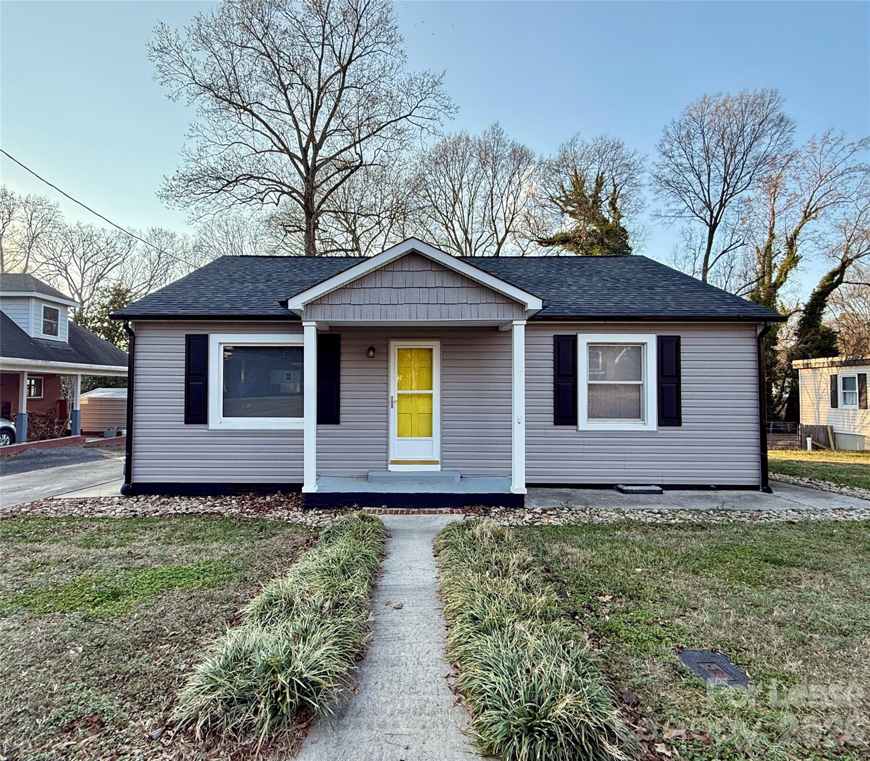 225 Hickory Drive, Mooresville, NC. property listing photo
