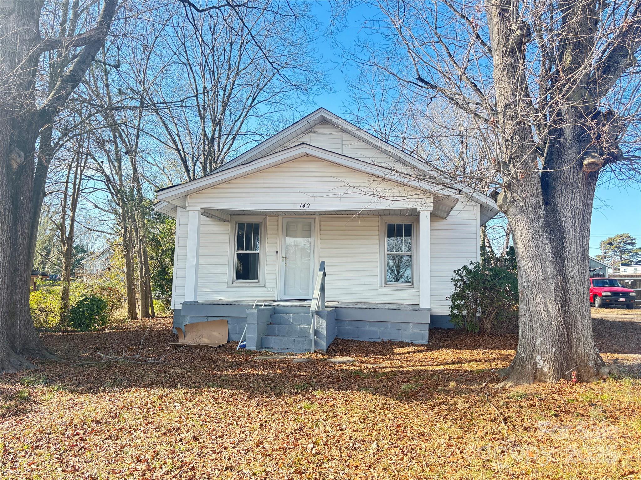 142 26th Street SW, Hickory, NC. property listing photo