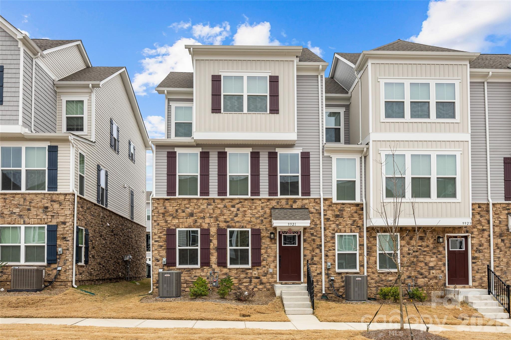 9921 Oaklawn, Huntersville, NC — property listing photo 1