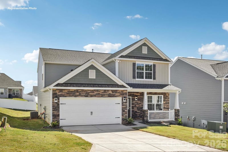 552 Dazzle Loop, Newton, NC - 4 beds, 3.5 baths, 2,565 sqft - $344,000
