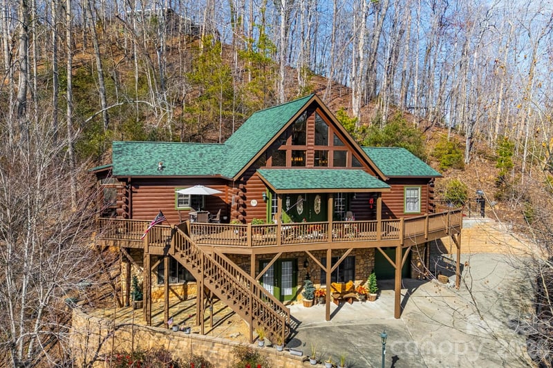 158 Raven Boulevard, Lake Lure, NC - 2 beds, 3 baths, 2,485 sqft - $599,000