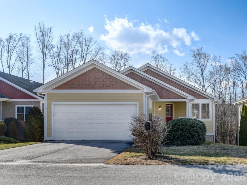 41 Little Fox Lane, Fletcher, NC - 5 beds, 3 baths, 2,722 sqft - $469,000